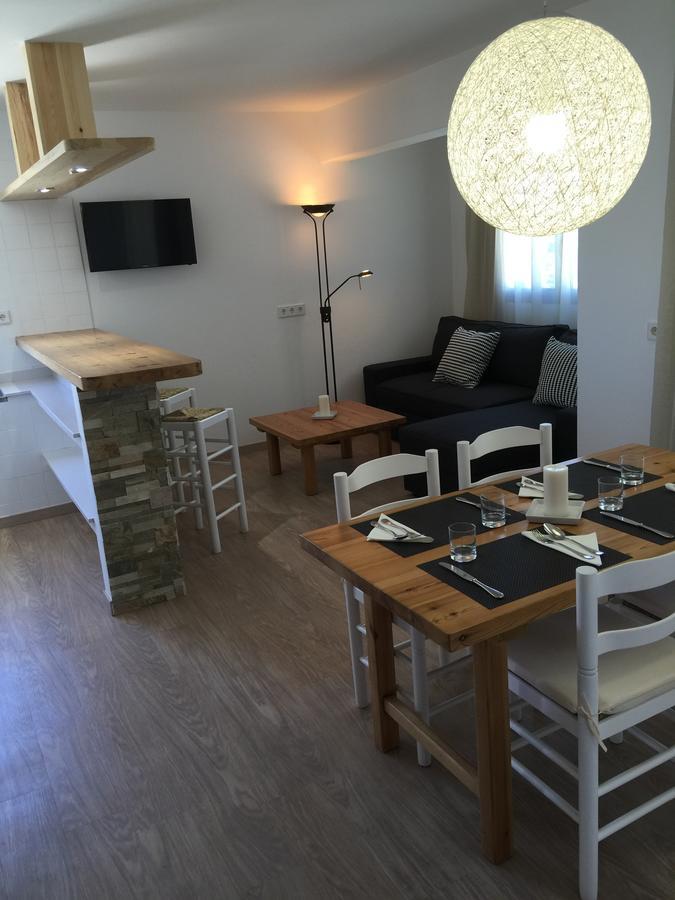 Apartamentos Delfin Es Caló Buitenkant foto